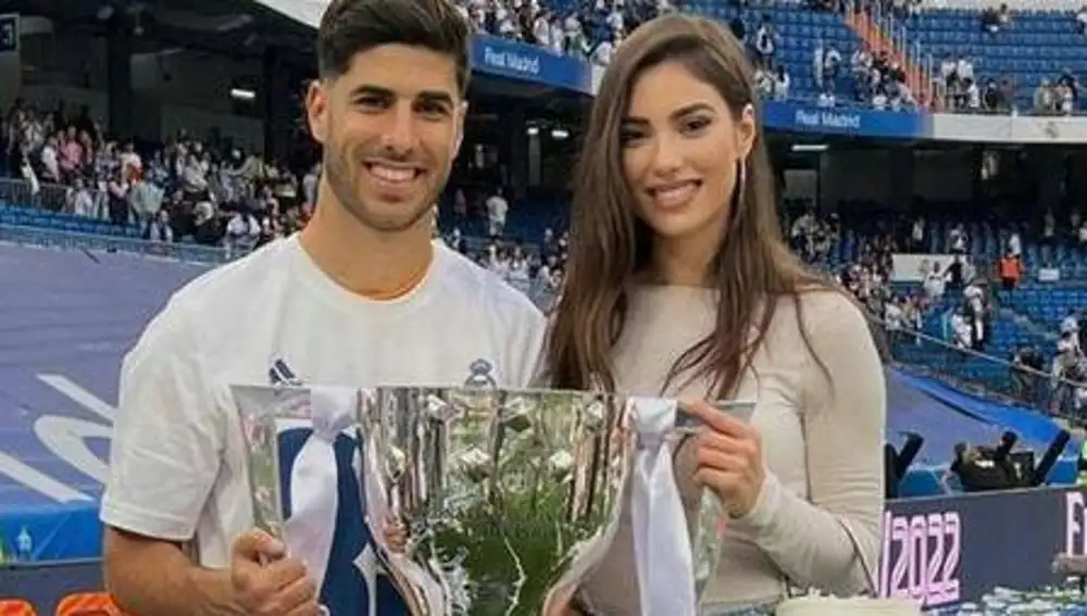Sandra Garal, junto a Marco Asensio