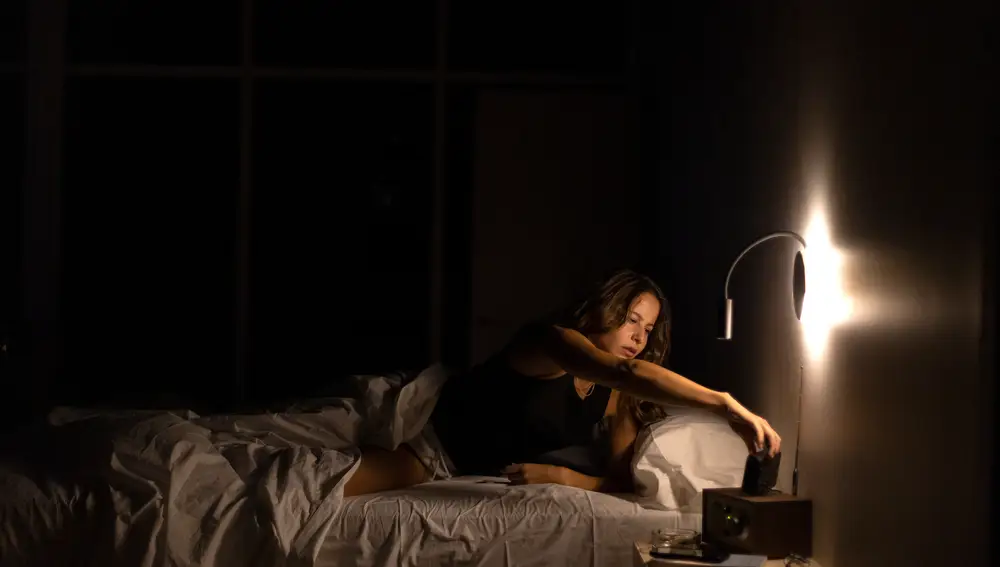 La acción transcurre de madrugada y en tiempo real