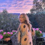 Te contamos los trucos de estilo de Kate Moss que demuestran por qué sigue siendo la reina de la moda
