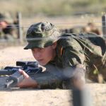 Una reservista voluntaria durante la fase de formación militar básica en San Fernando (Cádiz)