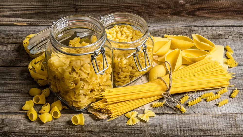 Dry pasta in cans and mixed the pasta with spaghetti.