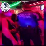 Imagen de vídeo de la Policía Municipal, durante la intervención en una fiesta celebrada en Puente de Vallecas