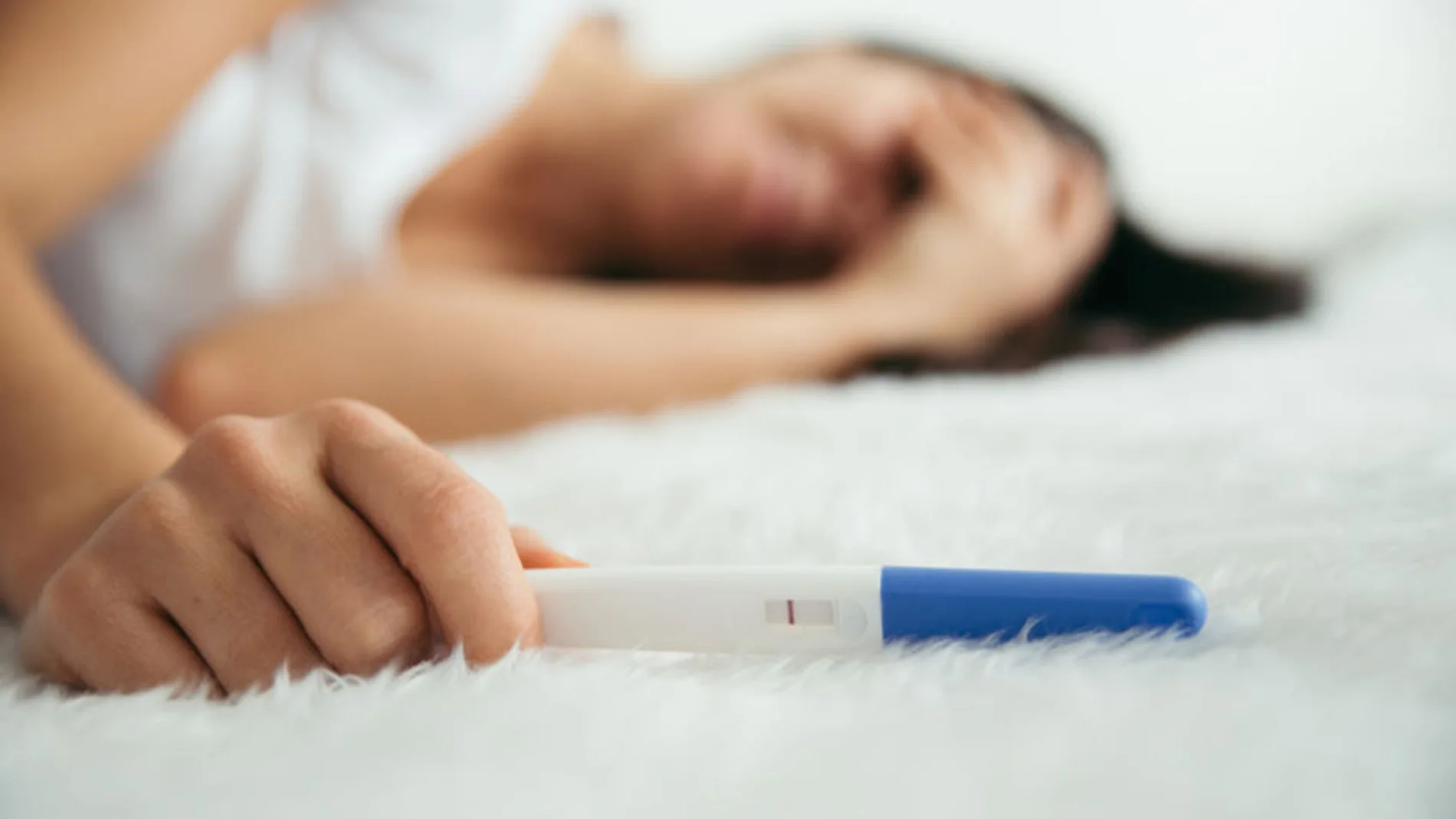 La hormona antimulleriana juega un papel fundamental en la reproducción humana, tanto en la natural como en la asistida, pero no es determinante para lograr un embarazo según reputados especialistas como el doctor Jan Tesarik y la doctora Raquel Mendoza Tesarik.