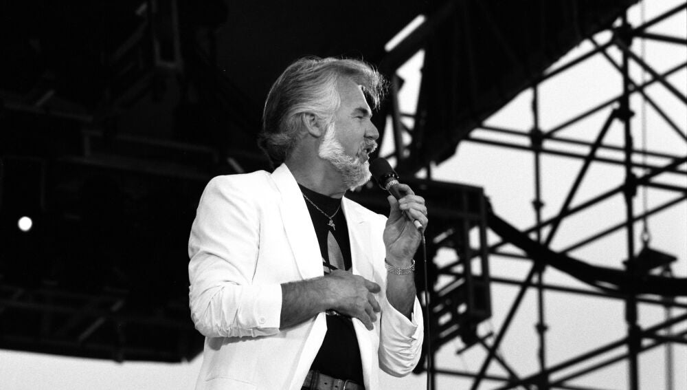 Kenny Rogers plays Farm Aid, 1985