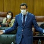 El presidente de la Junta de Andalucía, Juanma Moreno, ayer en el Parlamento autonómico