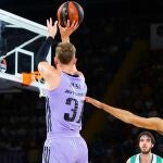 Dzanan Musa lanza a canasta en la semifinal de la Supercopa Endesa entre Real Madrid y Betis