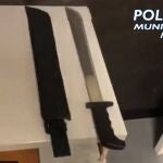 Dos detenidos con cuchillos grandes tipo machete