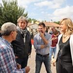 a ministra de Educación y Formación Profesional, Pilar Alegría, y el secretario general del PSOECyL, Luis Tudanca, junto al secretario general del PSOE de Soria, Luis Rey, el alcalde de Soria, Carlos Martínez, y el de Miño de San Esteban, José Peñalba, en la celebración de la Fiesta de la Rosa del PSOE en la localidad
