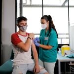 Vacunación de jóvenes que se van a estudiar al extranjero