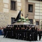 La Virgen de la Soledad procesiona el Sábado Santo por calles del centro de Madrid