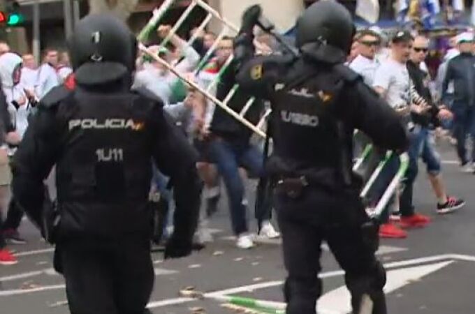 Policía Nacional en los aledaños del Santiago Bernabéu