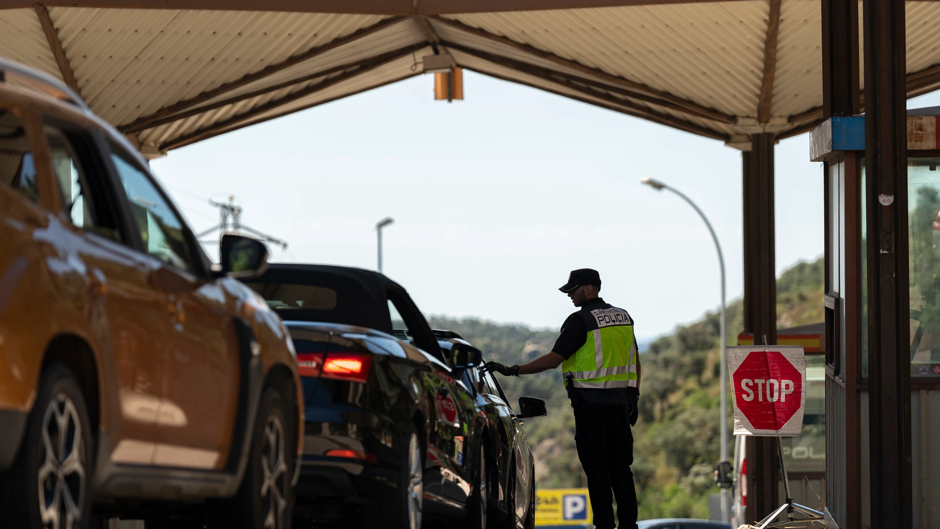 La Policía Nacional ha reforzado estos días las fronteras ante la previsible entrada en España de antisistema atraídos por la cumbre de la OTAN