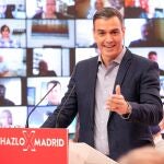 El presidente del Gobierno, Pedro Sánchez, durante un acto electoral semipresencial del candidato del PSOE a la Comunidad de Madrid, Ángel Gabilondo en la sede del partido en la calle Ferraz de Madrid este pasado domingo