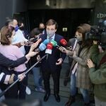 El alcalde de Madrid, José Luis Martínez- Almeida, responde a los medios