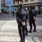 Varios agentes de la Policía Nacional en Granada