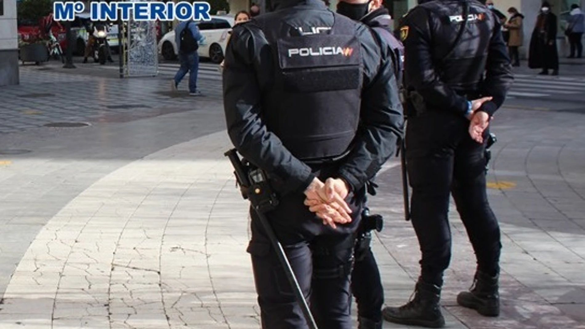 Varios agentes de la Policía Nacional en Granada