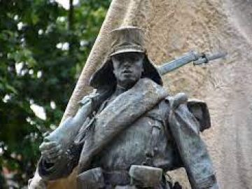 Monumento al Cabo Noval en Madrid, obra de Benlliure