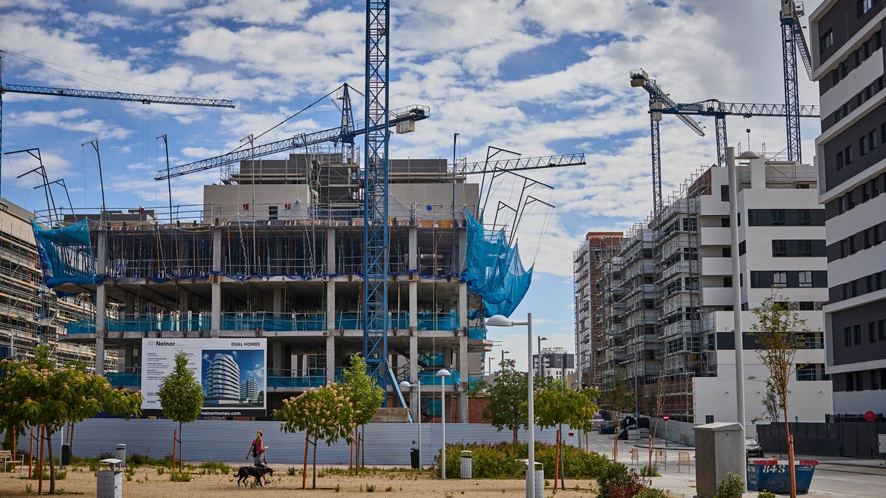 "Bloques cebra": ¿Por qué los nuevos edificios son todos en blanco y negro?