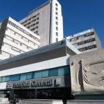Fachada del Hospital La Paz, en Madrid