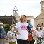 La socialista Susana Díaz luce en un acto de campaña una camiseta en la que se puede leer «Choose empathy» (Elige la empatía)