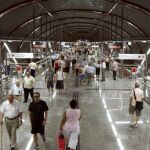 Viajeros en la estación de Cercanías de Sol