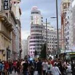 Gente en la Gran Vía de Madrid