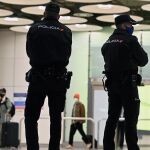 Agentes de Policía Nacional en Barajas