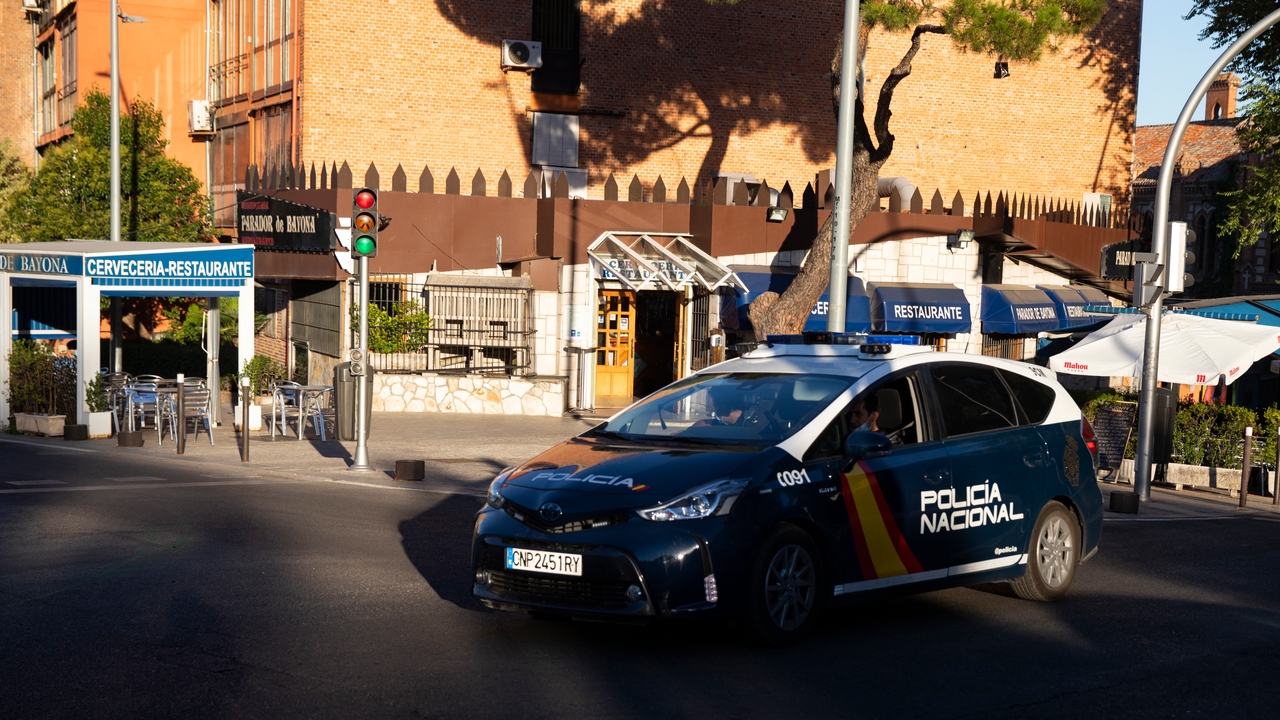 Detenido un inspector jubilado por agredir a tres policías en un bar de Madrid
