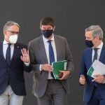 Elías Bendodo, Juan Marín y Juan Bravo, de izquierda a derecha, avanzaron esta semana los resultados de las auditorías