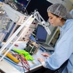 La presidenta de la Comunidad de Madrid, Isabel Díaz Ayuso, visita la multinacional Thales Alenia Space, ubicada en Tres Cantos