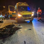 Un motorista de 59 años se encuentra en estado crítico tras salirse de la vía e impactar contra el quitamiedos, en la carretera M-511, en Pozuelo de Alarcón