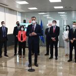 El presidente del Gobierno central y líder del PSOE, Pedro Sánchez, visitó ayer los laboratorios del Grupo Rovi, sin la compañía de ningún precandidato