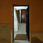 La Policía Nacional ha localizado este miércoles los cadáveres de un matrimonio de mediana edad, tendidos en el suelo y con aparentes signos de violencia
