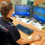 Detenido por robar fotos eróticas de amigas de su novia
