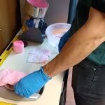 La Guardia Civil esclarece el violento robo de un reloj de 350.000€ y descubren un laboratorio de 'cocaína rosa'