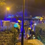 Bomberos trabajan en el incendio de Alcorcón