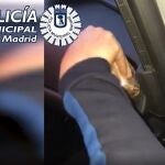 Hallan 50.000 euros, elementos de autodefensa y varias tarjetas escondidos en un coche en la calle Sagasta de Madrid