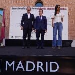 El alcalde de Madrid, José Luis Martínez-Almeida, y la vicealcaldesa, Begoña Villacís, junto al delegado de Desarrollo Urbano, Mariano Fuentes