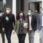 La portavoz de Adelanta Andalucía, Inmaculada Nieto (IU), junto a varios diputados de su formación,