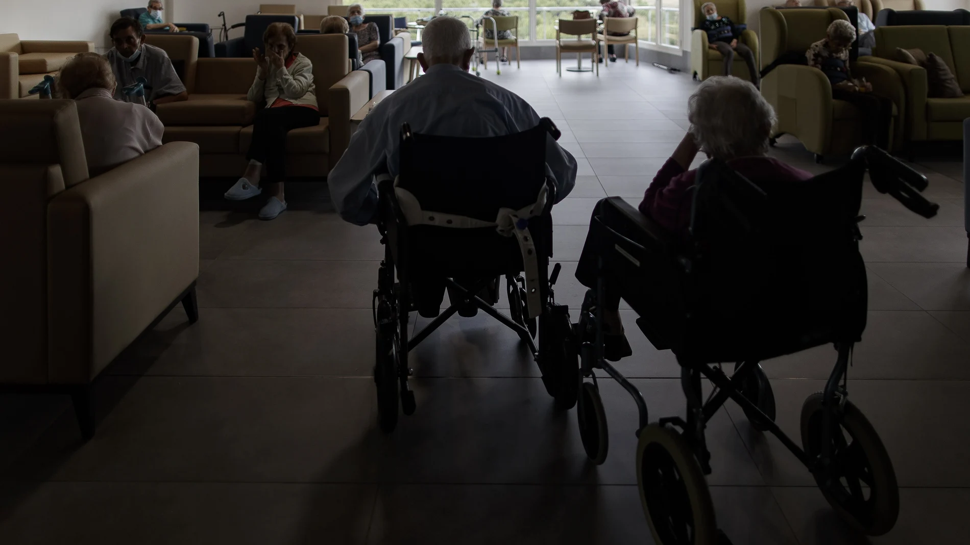 Imagen de unos ancianos en una residencia