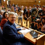 El presidente de la Generalitat Valenciana, Ximo Puig y la vicepresidenta y portavoz del Gobierno valenciano y miembro de Compromís, Aitana Mas, antes del debate de política general