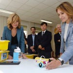 La ministra de Educación y Formación Profesional, Pilar Alegría, visita la nueva Aula del Futuro del Centro de Formación del profesorado e Innovación Educativa (CFIE) de Valladolid junto a la consejera de Educación, Rocío Lucas, y el presidente de Samsung Electronics Iberia, Ick Soo Choi