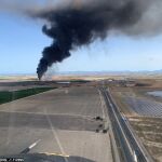 Imagen del espectacular incendio en la fábrica de piensos en Corvera (Murcia)