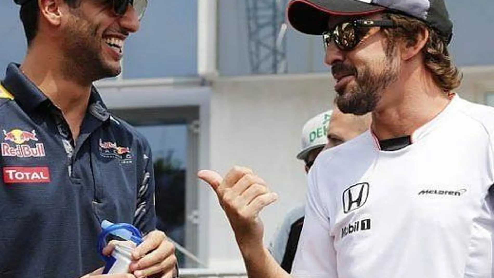 Alonso Ricciardo Las impactantes fotos de Alonso con las que Ricciardo le felicita por ...