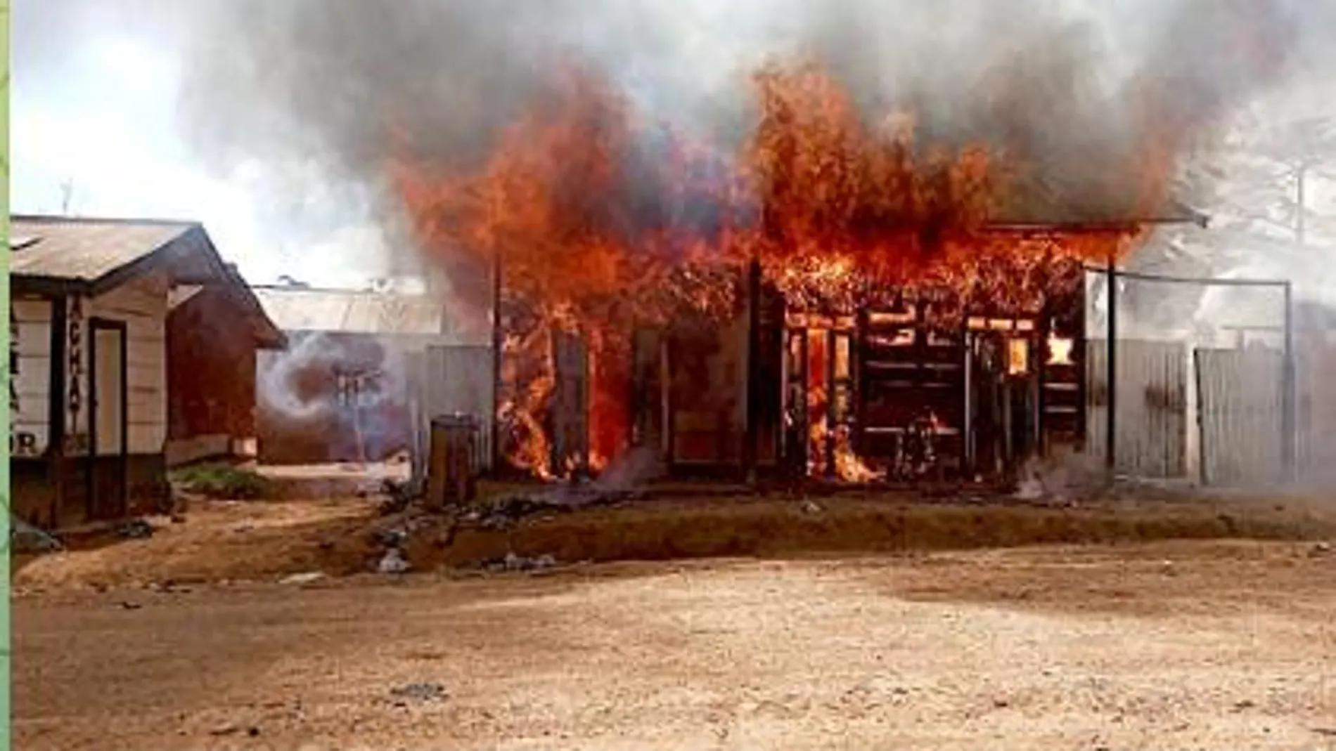 Imagen de archivo de la destrucción de una aldea cristiana