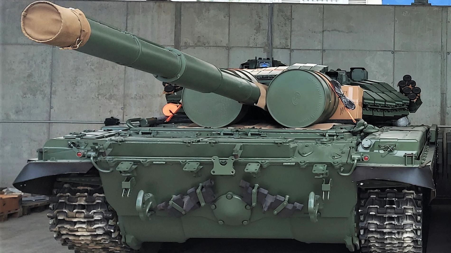 El tanque T-72 comprado por suscripción popular en República Checa para donar a Ucrania