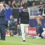 Xavi Hernández, cabizbajo tras perder contra el Inter de Milan en Champions