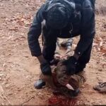 Un momento de la decapitación del cristiano por parte del terrorista del Estado Islámico