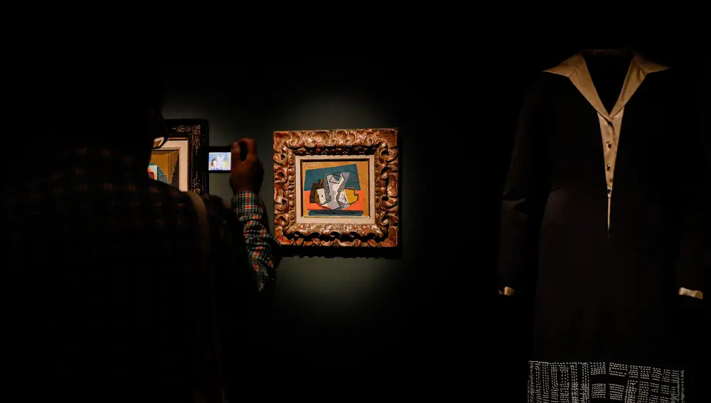 Los diseños y las pinturas de Chanel y Picasso, respectivamente, dan luz a un recorrido especialmente sombrío por el Thyssen-Bornemisza madrileño
