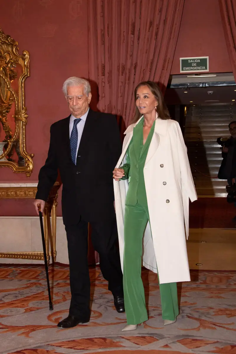 Mario Vargas Llosa e Isabel Preysler llegan al Teatro Real. Ep